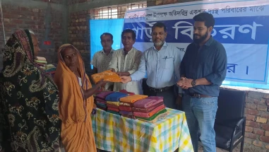 দূর্গা পুজা উপলক্ষে ফরিদপুরে হিন্দু নারীদের  মাঝে উপহার সামগ্রী বিতরণ